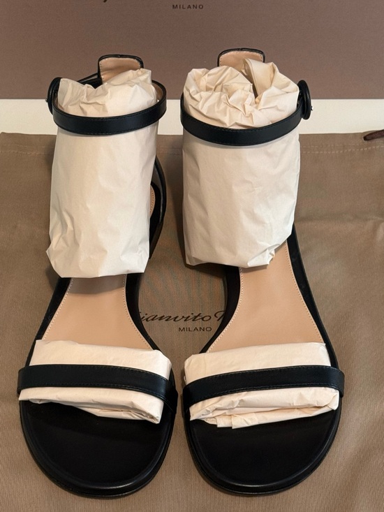 Gianvito Rossi Shoes - Gianvito Rossi Black Leather Ankle Strap Flat Sandals 38.5 NIB